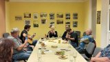 Po besedě následovalo posezení s kytarou s Kamarády z Majdaleny